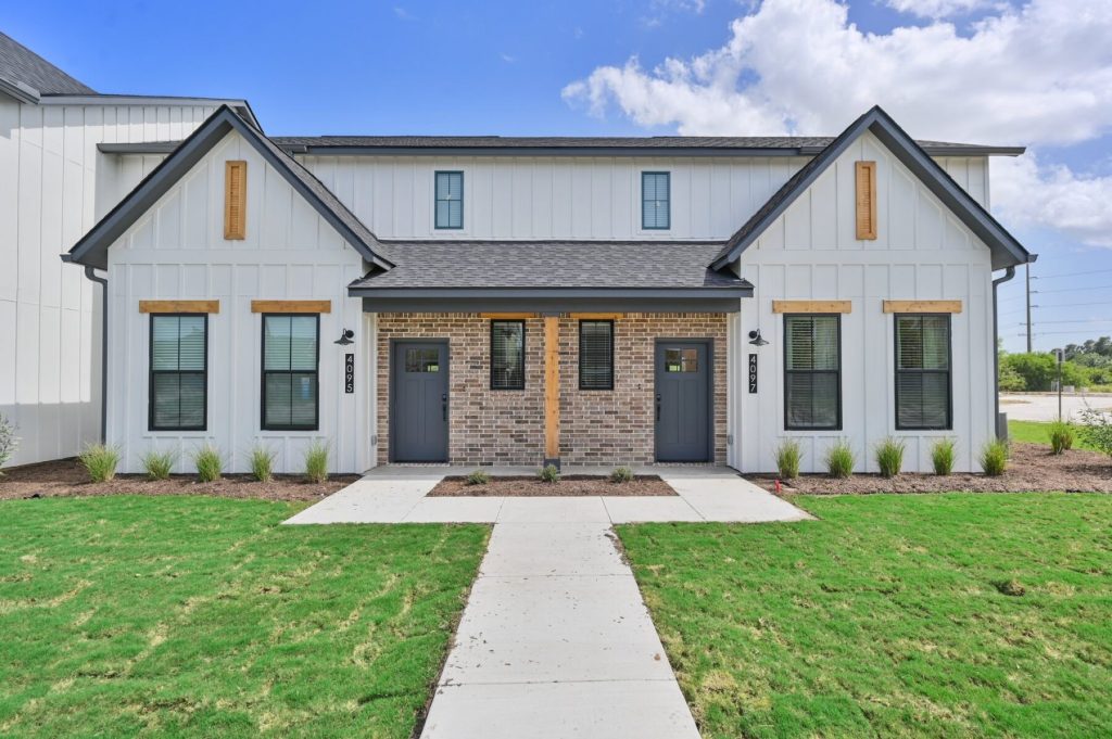 Exterior of townhouse style homes at Charleston Mills College Station.